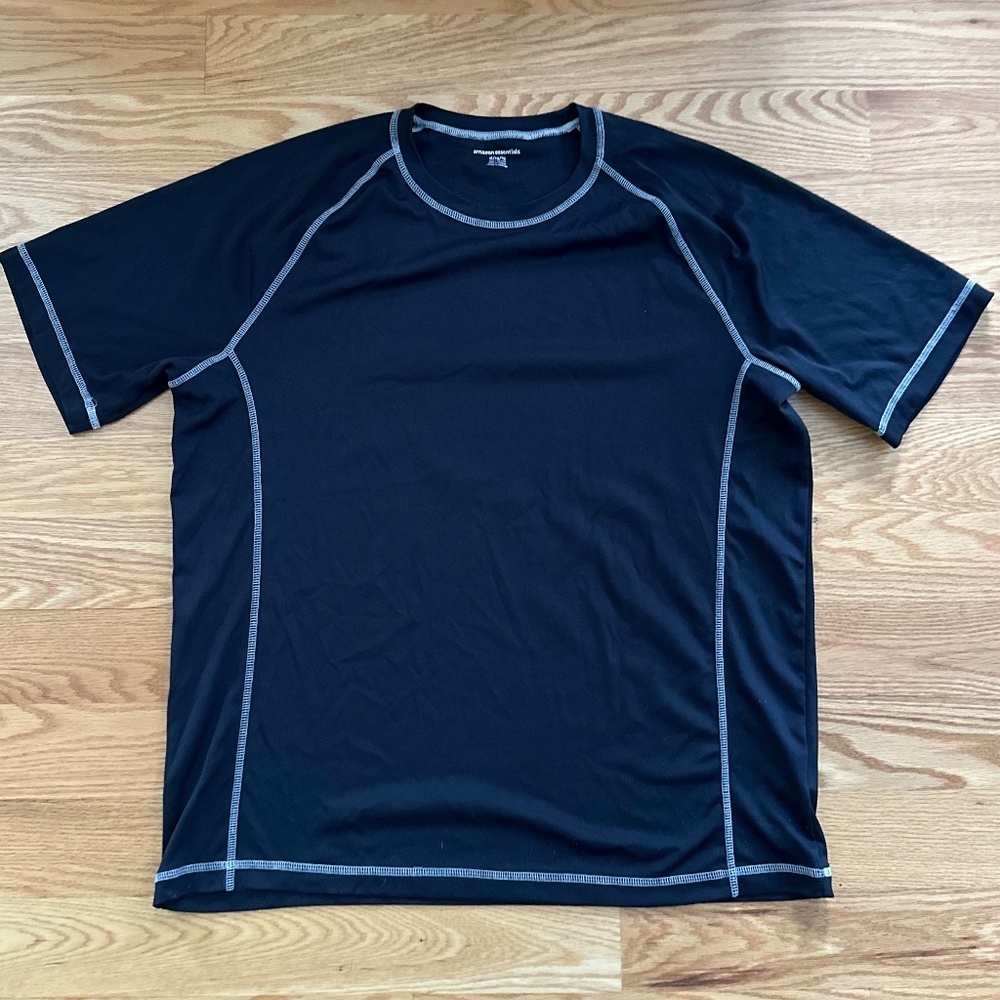 Amazon Essentials NWOT Men's Short-Sleeve Quick-Dry UPF 50 Swim Tee (XL)
